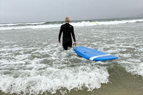Surfen: Alexandra Kraft am Strand von Agadir