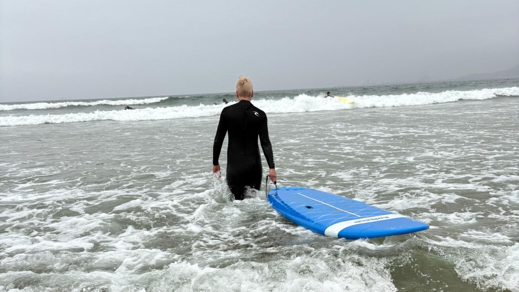 Surfen: Alexandra Kraft am Strand von Agadir