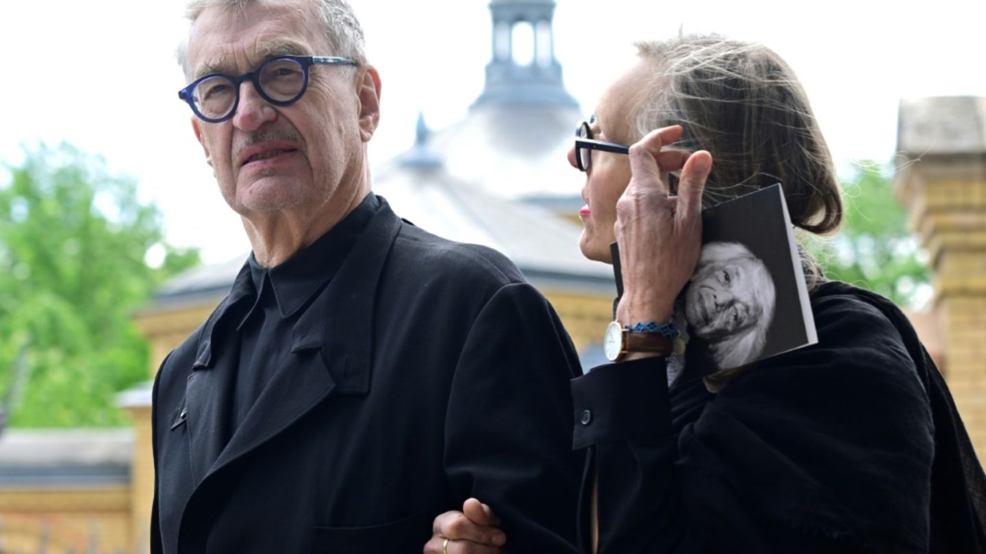 Wim Wenders mit seiner Ehefrau Donata im Mai in Berlin