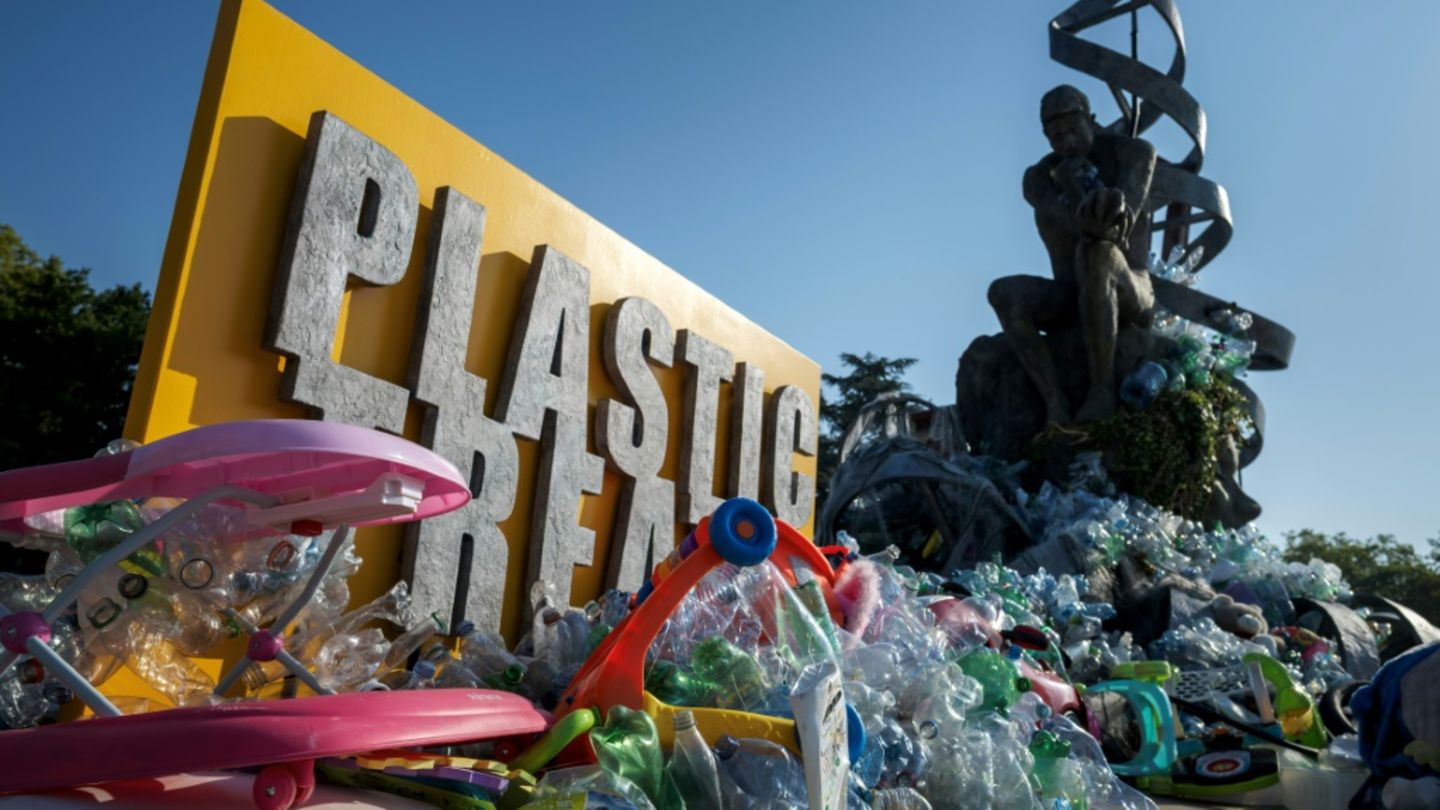 Protest gegen Plastikverschmutzung vor dem UN-Sitz in Genf
