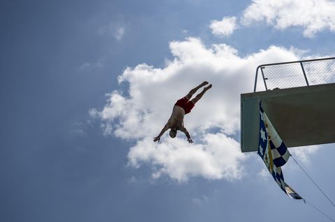 Sprungturm im Freibad von La Chaux-de-Fonds