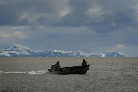 Fischer vor der Küste von Alaska
