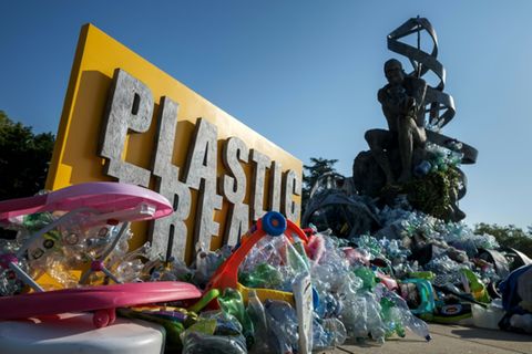 Protest gegen Plastikverschmutzung vor dem UN-Sitz in Genf