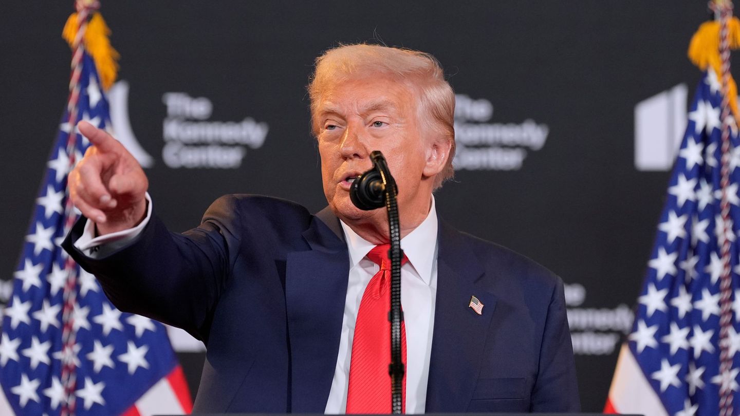In front of the Alaska summit: Trump warns Putin of serious consequences