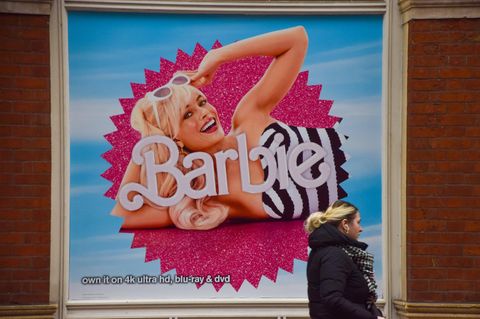 Plakatwerbung für den Film "Barbie"