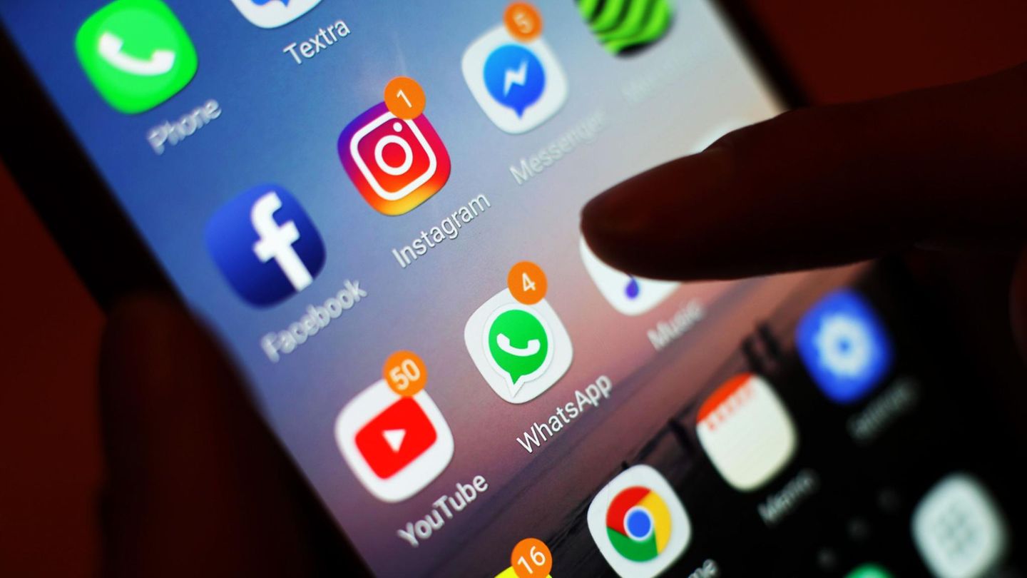 Russia: calls to WhatsApp and Telegram restricted