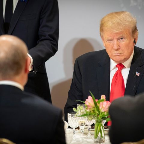 Donald Trump winks Wladimir Putin too
