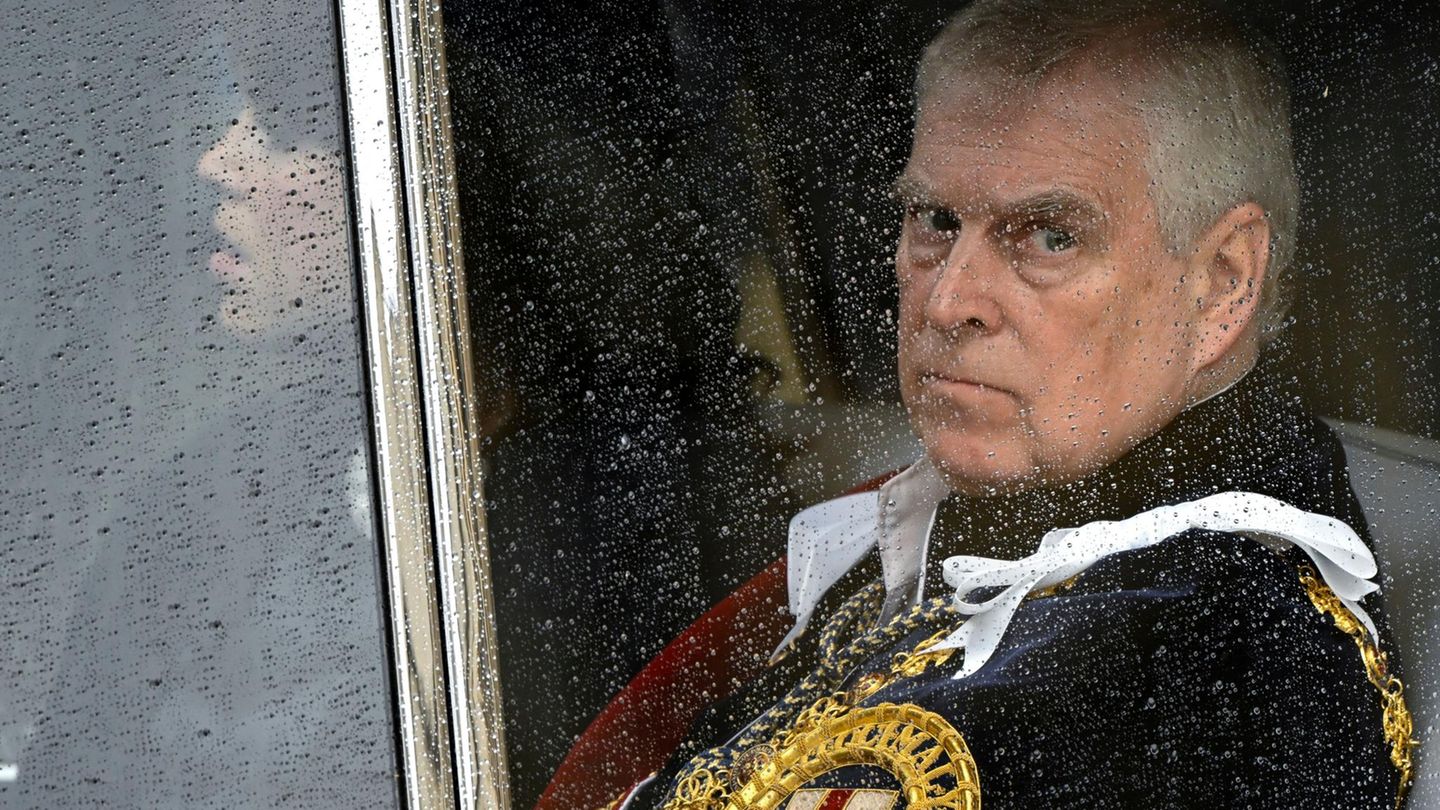Prinz Andrew 2023 nach der Krönung seines Bruders Charles: Niemand im Königshaus konnte – oder wollte – offenbar Andrews Sex- und Finanzskandale stoppen, nicht einmal seine Mutter Queen Elizabeth