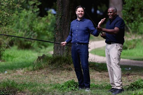 US-Vize J. D. Vance angelt mit dem britischen Außenminister David Lammy an einem in Kent