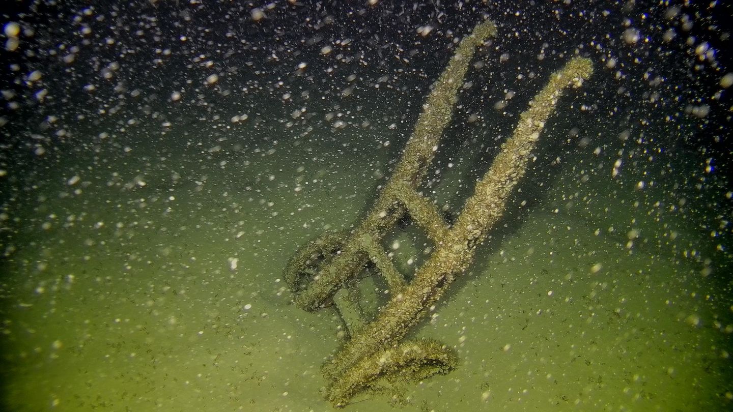 Sackkarre am Grund des Bodensees