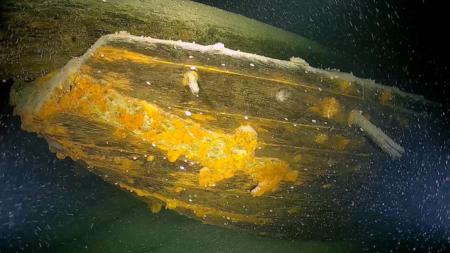 Heck eines Lastsegelschiffs am Grund des Bodensees