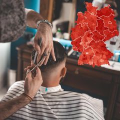 Ein Friseur bei der Arbeit + Infografik Karte