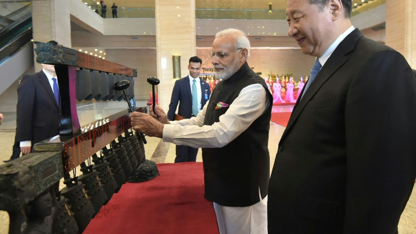 Narendra Modi (l.) und Xi Jinping