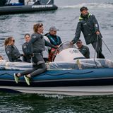 Das deutsche Team im Motorboot auf dem Weg zu ihrem F50