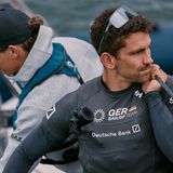 James Wierzbowski auf dem Weg in sein schwimmendes "Büro". Er ist der Flight Controller an Bord und steuert die Foils,