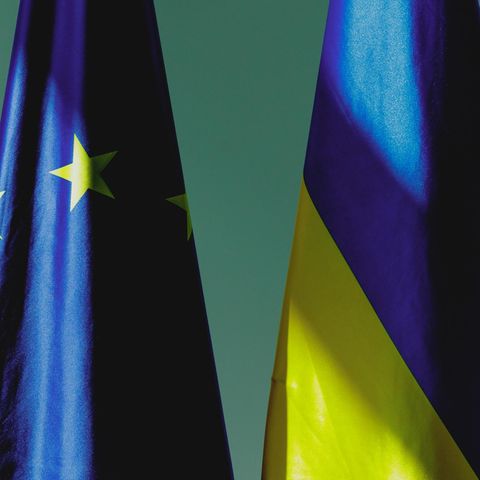 The flag of the European Union and Ukraine, recorded in front of a video count with US President Donald Trump
