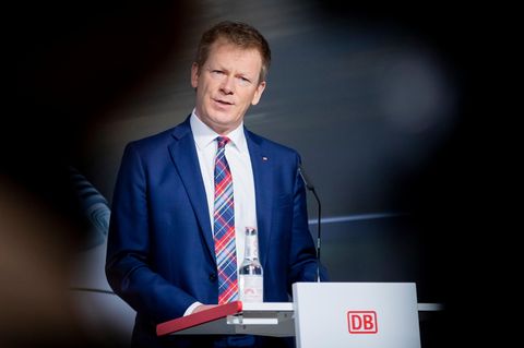 Richard Lutz ist seit 2017 Vorstandschef der Deutschen Bahn AG (Archivbild)