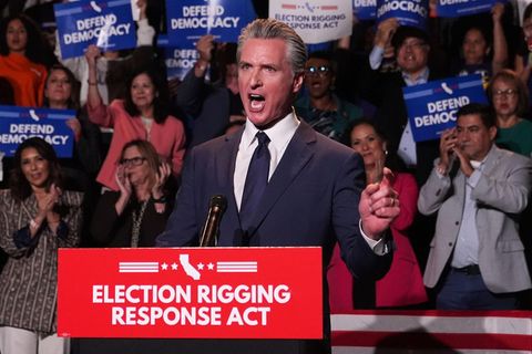 Der kalifornische Gouverneur Gavin Newsom spricht während einer Pressekonferenz