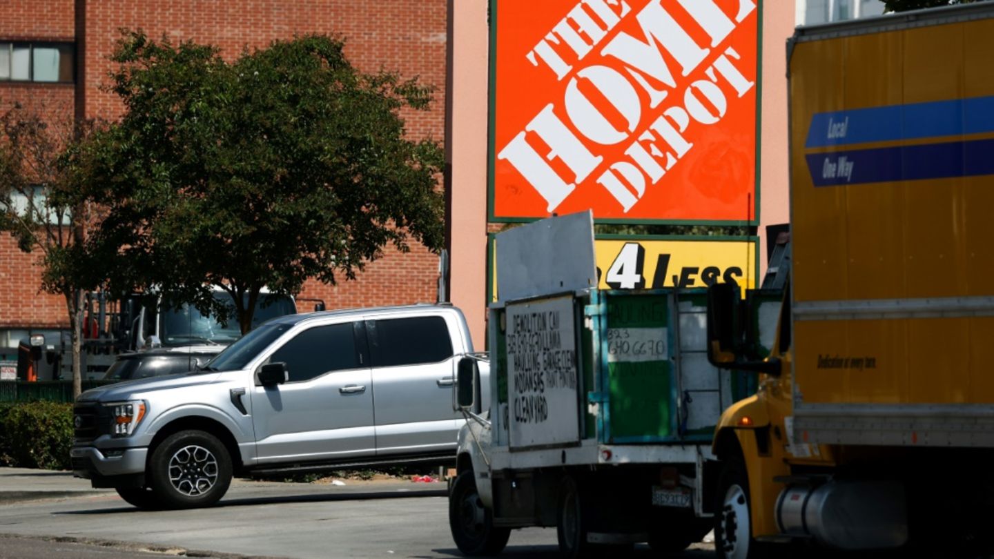 Der Parkplatz eines Baumarkts in den USA