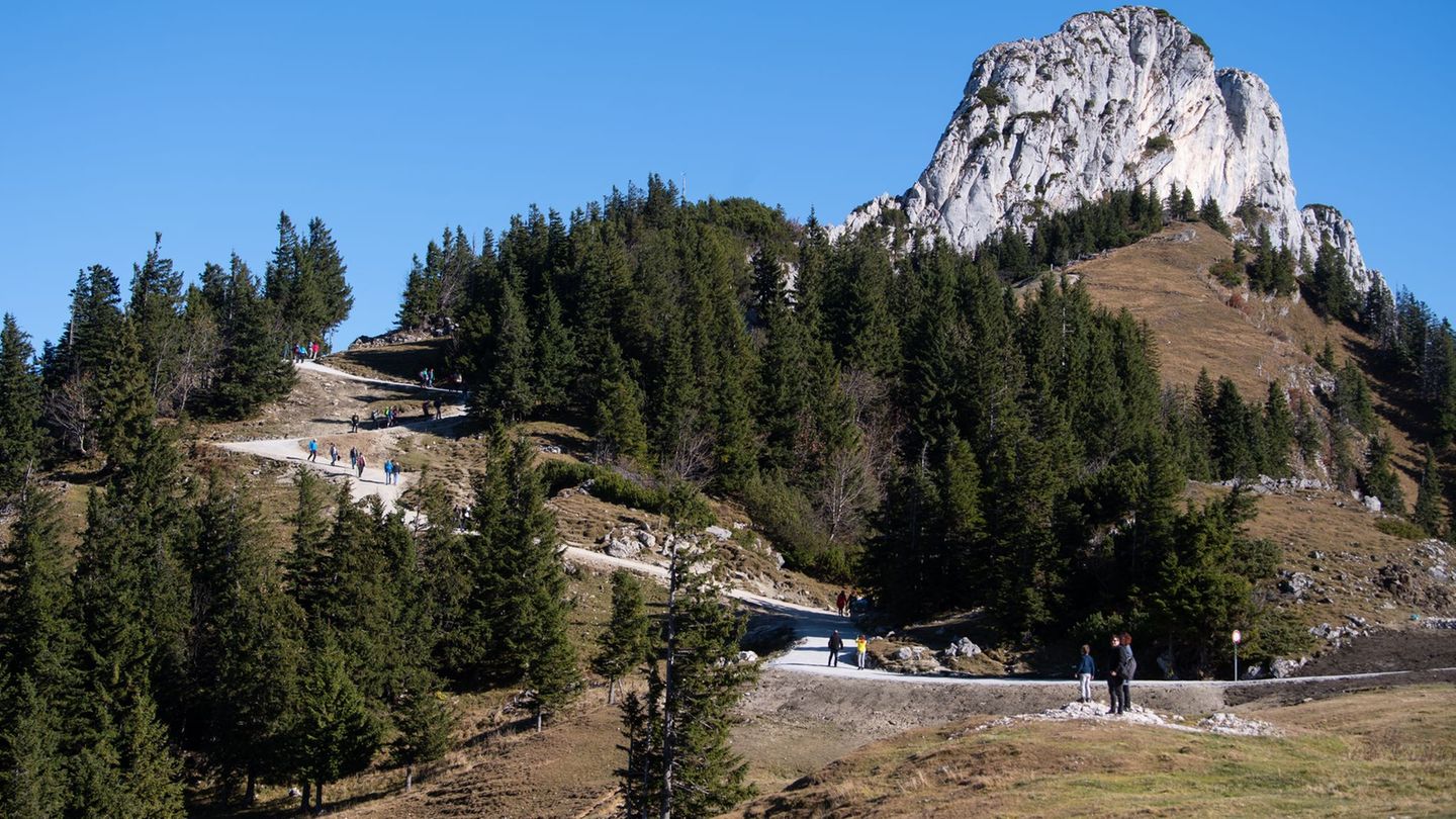 Notfälle: Navi lotst Urlauberin mit Auto über Berggipfel