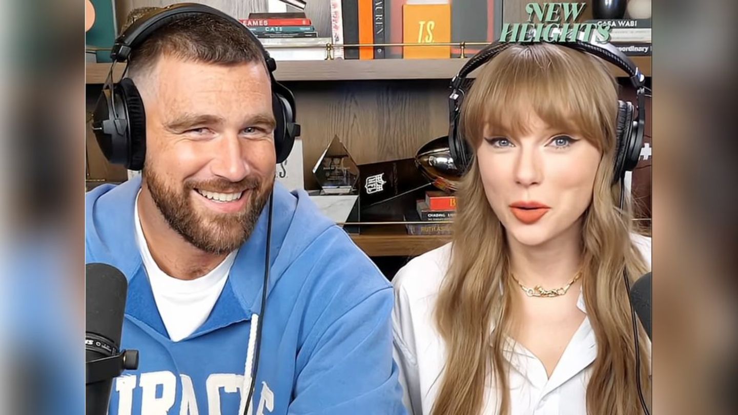 Taylor Swift: Podcast visit sets a record