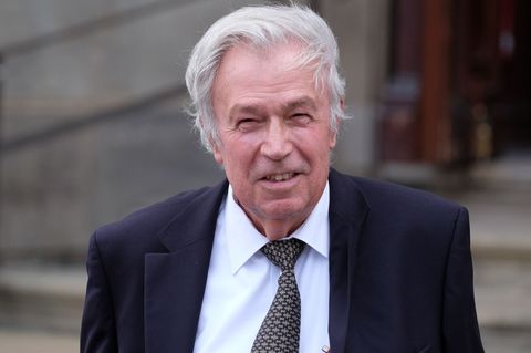Rainer Holbe lächelt in die Kamera