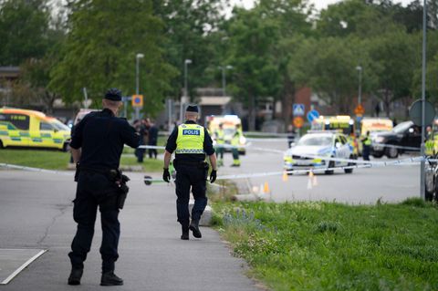 Polizei am Tatort in Örebro in Schweden