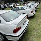 Eine Reihe von weißer BMW E36 M3