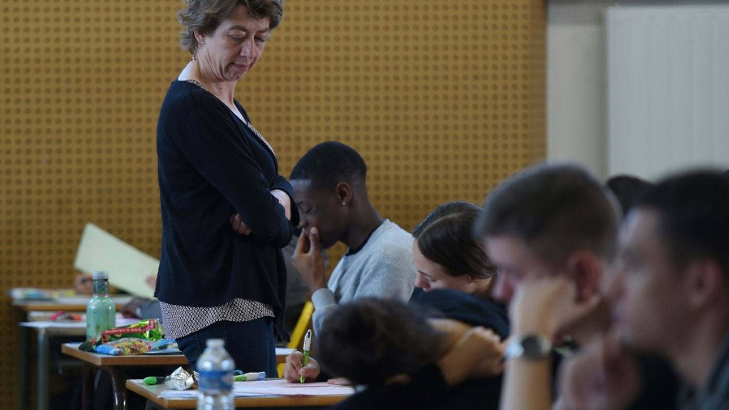 Lehrerin in einer Schule