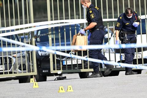 Polizisten am Tatort in Örebro