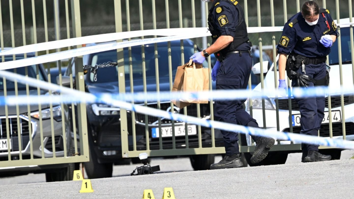 Polizisten am Tatort in Örebro