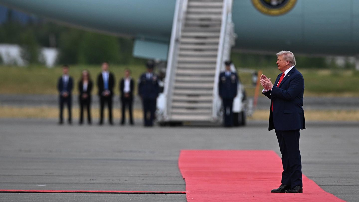 Trump applaudiert Putin, bevor sich die beiden Männer treffen 