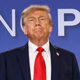 Donald Trump muss zunächst lange zuhören: Acht Minuten spricht Wladimir Putin. Beim US-Präsidenten werden es am Ende nur drei Minuten gewesen sein