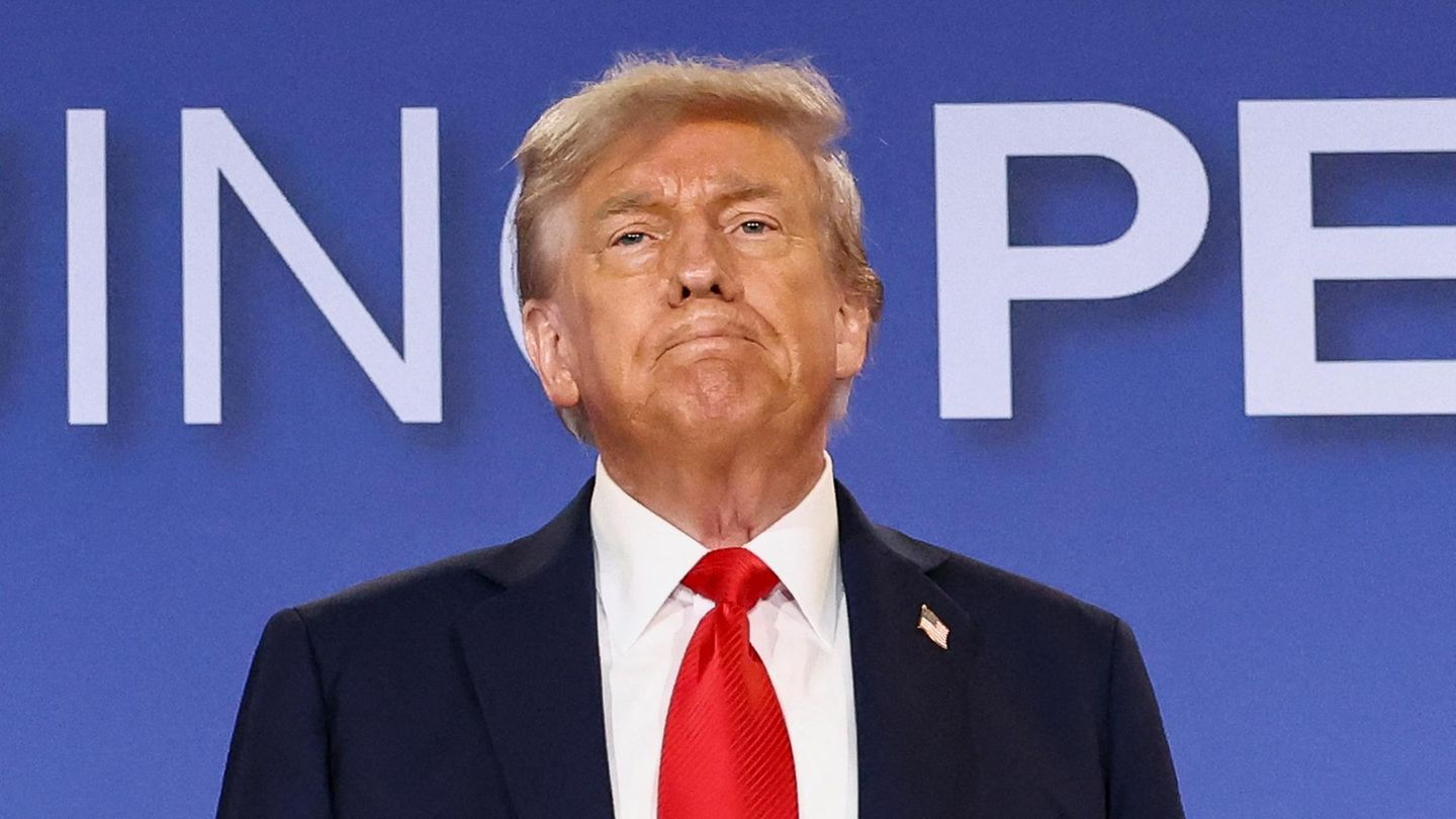 Donald Trump muss zunächst lange zuhören: Acht Minuten spricht Wladimir Putin. Beim US-Präsidenten werden es am Ende nur drei Minuten gewesen sein
