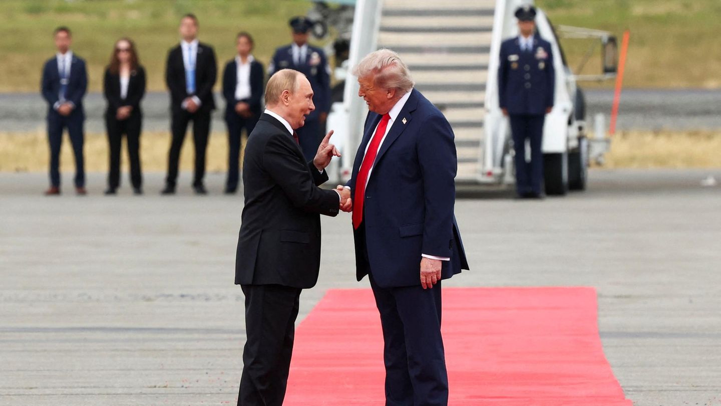 Trump-Putin summit: a handshake, but not a deal