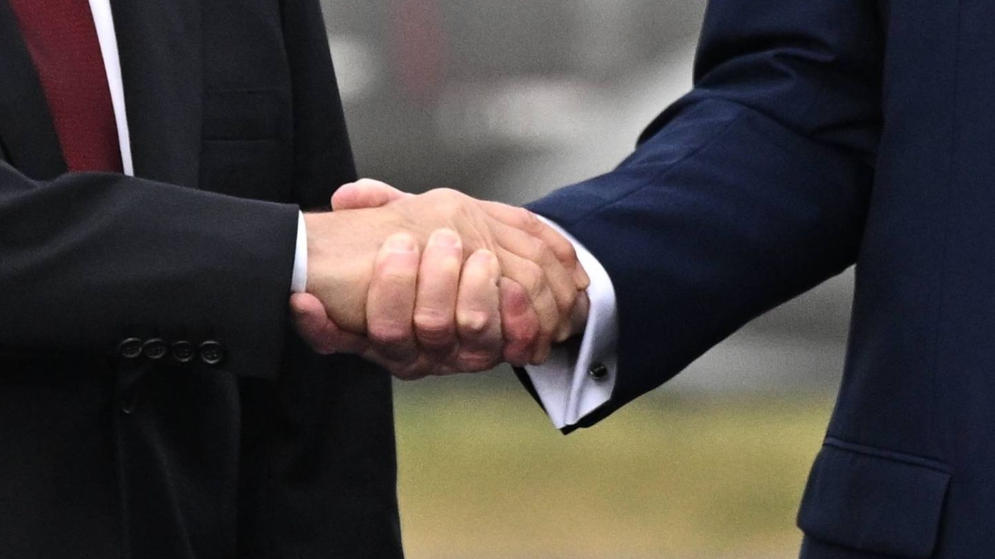 Es kommt zum Handshake der Mächte