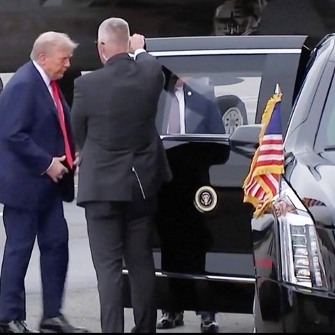 Hier steigen Trump und Putin gemeinsam in die Limousine