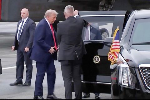 Hier steigen Trump und Putin gemeinsam in die Limousine