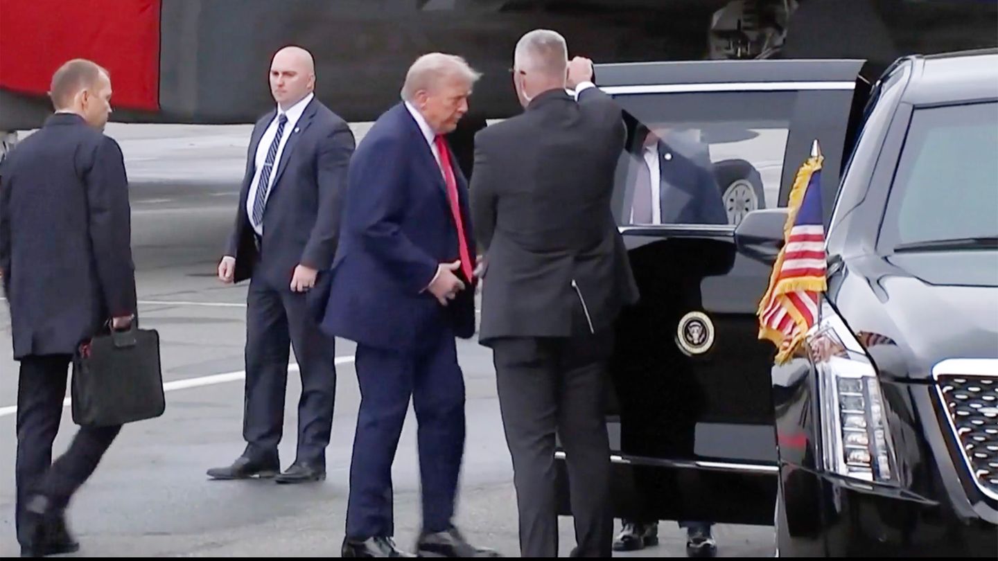 Why was Putin ride in Trump’s limousine?