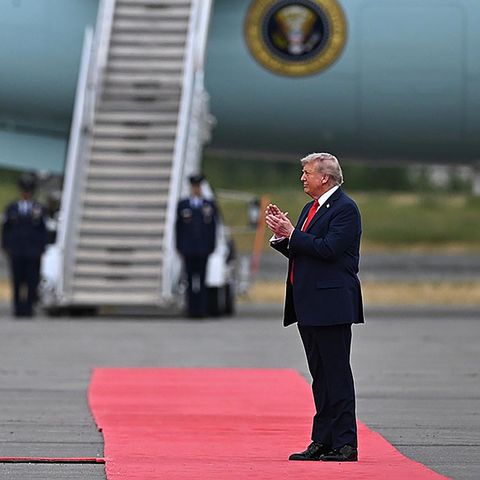 Donald Trump applaudiert dem eintreffenden Wladimir Putin