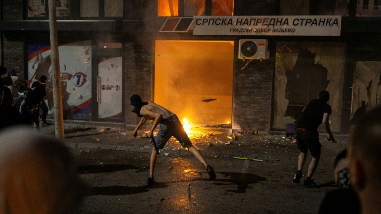Angriff auf SNS-Büro in Valjevo