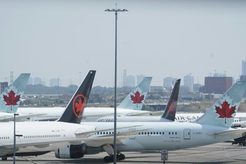 Flugzeuge von Air Canada am Flughafen in Toronto