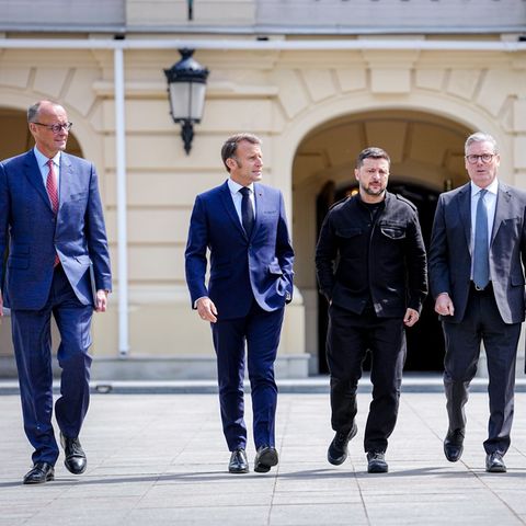 Seite an Seite: Wolodymyr Selenskyj (M) umringt von europäischen Staatschefs