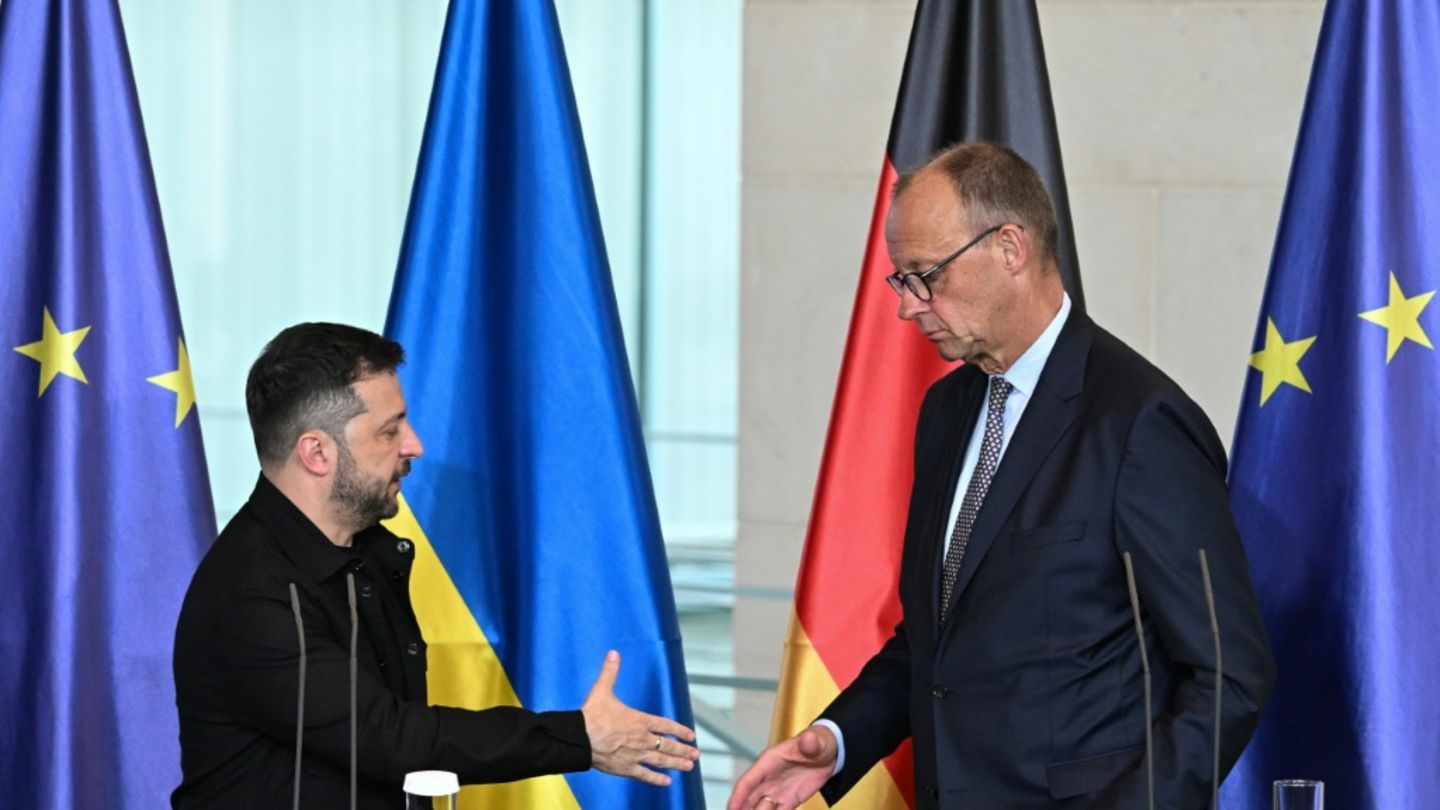 Selenskyj (l.) und Merz in Berlin