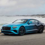 Wirklich neu ist der Bentley Continental trotz seines Hybridantriebes nicht und doch gab es in Monterey einen großen Auftritt, denn so eine Lackierung wie "Ombre by Mulliner"  gab es bisher noch nie zu sehen. Über 56 Stunden sind erforderlich, um die Farben von Hand auf die Karosserie des Coupés aufzubringen. Die Vollkarosserielackierung ist in drei verschiedenen Versionen erhältlich und kann ebenso wie die entsprechenden Individualisierungen im Innenraum über das weltweite Händlernetz bestellt werden