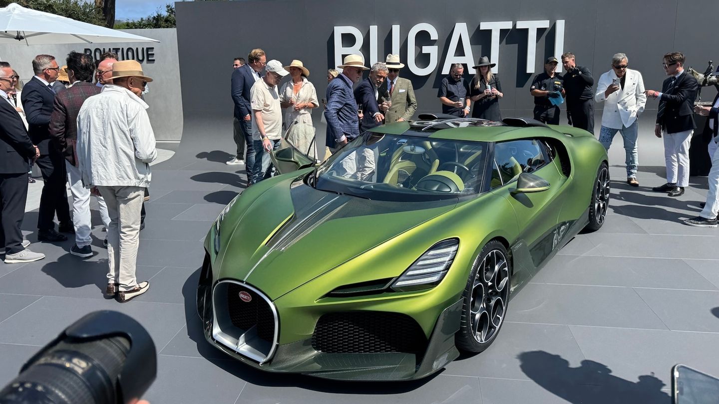 Wem eine Kleinstserie noch nicht exklusiv genug ist, der darf vom Bugatti Brouillard träumen. Ein Hypersportwagen, der an die Pferdeliebe von Markengründer Ettore Bugatti erinnern soll. Da ein Auto viel besser wirkt, wenn es auch eine stimmige Geschichte dazu gibt, heißt das grüne Nobelcoupé mit dem spektakulären 16-Zylinder im Heck Brouillard. Der 1.600 PS starke Doppelsitzer ist für einen nennenswerten zweistelligen Millionenbetrag ebenfalls schon verkauft – weitere ähnliche Einzelstücke sollen jedoch folgen