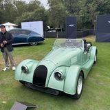 Morgan zeigte mit dem Plus Four erstmals in Nordamerika seinen besonders puristischen Roadster. Bisher war in den USA nur der Morgan Threewheeler zu bekommen. Angetrieben wird der Brite vom 255 PS starken Zweiliter-Turbo-Vierzylinder aus dem Hause BMW – gekoppelt an eine Achtgang-Automatik von ZF. Die Höchstgeschwindigkeit: 240 km/h