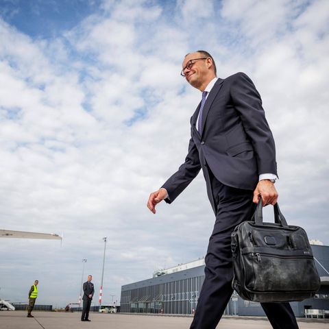 Friedrich Merz climbs into the government machine