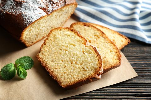 Sehen Sie im Video: Blitzrezept – So einfach backen Sie Joghurtkuchen aus nur drei Zutaten.