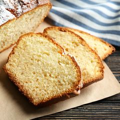 Sehen Sie im Video: Blitzrezept – So einfach backen Sie Joghurtkuchen aus nur drei Zutaten.